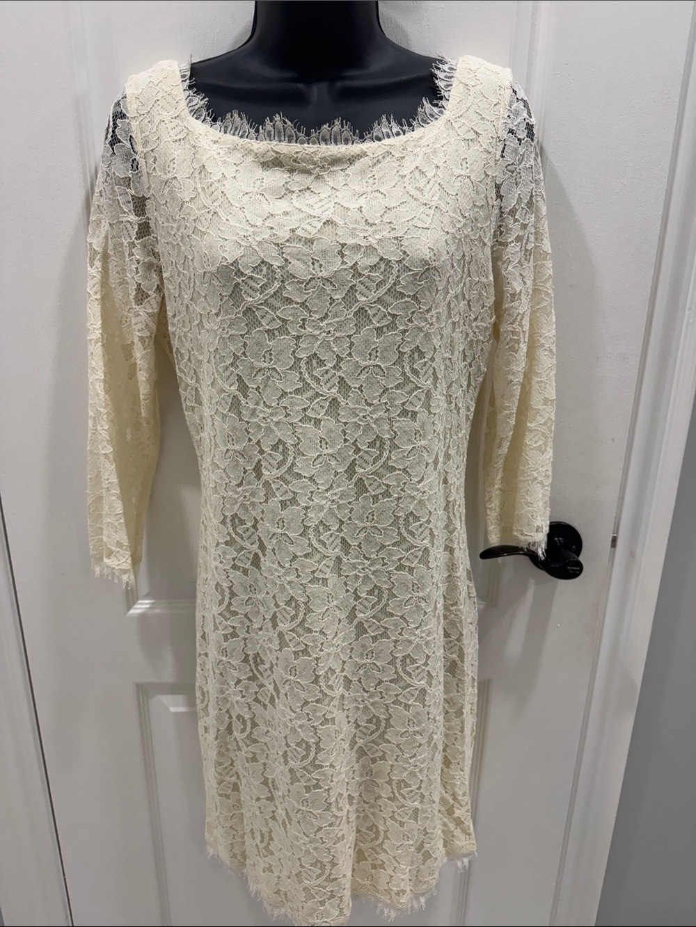 Women's Ivory Lace Knee-Length Dress with Scoop Neck